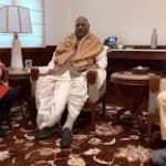 कांग्रेस के वरिष्ठ नेता शशि थरूर ने पार्टी अध्यक्ष मल्लिकार्जुन खरगे और लोकसभा में विपक्ष के नेता राहुल गांधी से मुलाकात की