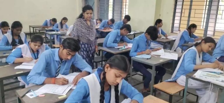 छत्तीसगढ़ बोर्ड परीक्षा: 12वीं के कई विषयों के पेपर शांतिपूर्ण, 1,985 छात्र अनुपस्थित