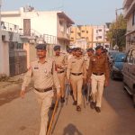 बीएसयूपी कॉलोनी मरीन ड्राइव में पुलिस ने की सरप्राईज चेकिंग