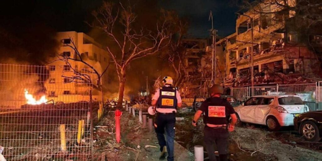 अमेरिका-इस्राइल का ईरान पर हमला, बमबारी के बीच अब तक 53 छात्राओं समेत 70 की मौत