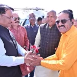 जिले के प्रवास के दौरान दुलदुला विकासखंड के हेलीपैड पर पहुंचे मुख्यमंत्री विष्णुदेव साय