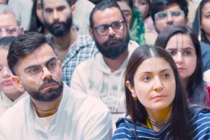 सादगी ने जीता दिल: बिना किसी तामझाम के प्रेमानंद महाराज के दरबार में पहुंचे विराट और अनुष्का