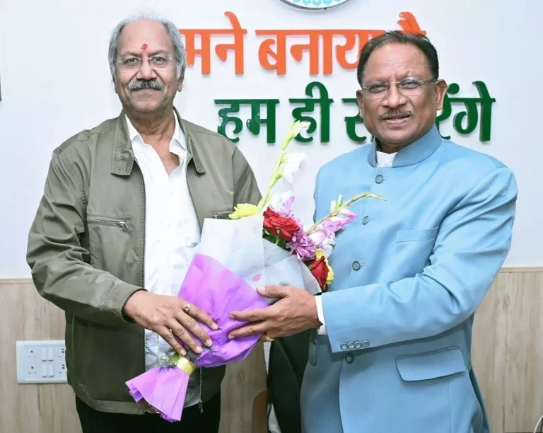 मुख्यमंत्री को जन्मदिन की बधाई देने पहुंचे सांसद बृजमोहन अग्रवाल