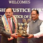 मुख्यमंत्री विष्णुदेव साय ने भारत के मुख्य न्यायाधीश सूर्यकांत का किया आत्मीय स्वागत