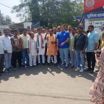 कांग्रेस का गुढ़ियारी थाने के सामने प्रदर्शन, डराने- धमकाने का आरोप