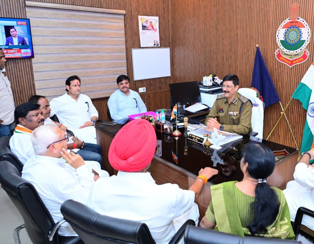 शहर एवं ग्रामीण जिला कांग्रेस कमेटी के प्रतिनिधि मंडल ने पुलिस कमिश्नर से की मुलाकात, कानून व्यवस्था सुधार को लेकर सौंपा ज्ञापन
