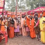 सनातन आस्था का प्रतीक धर्म ध्वज लोमष ऋषि आश्रम में लहराया, राजिम कुंभ मेला में पहुंचने लगे साधु-संत, महात्मा