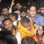 कवासी लखमा जेल से रिहा, महात्मा गांधी प्रतिमा पर किया माल्यार्पण, लखमा के समर्थकों ने फूल-माला के साथ किया स्वागत