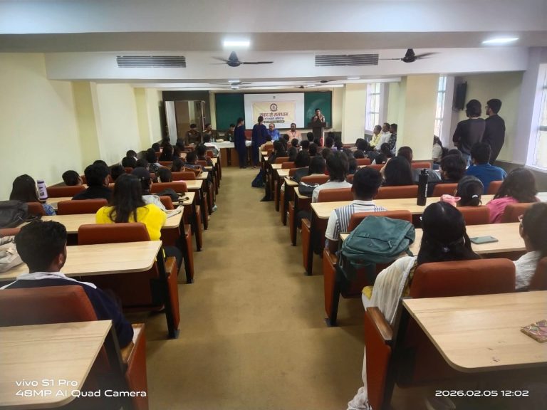 मैट्स यूनिवर्सिटी में चला “संवाद से समाधान” जागरूकता अभियान