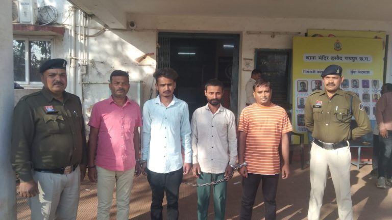 जुआरियों के खिलफ पुलिस की बड़ी कार्यवाही, जुआ खेलते 4 जुआरी को किया गिरफ्तार, 14 लाख से अधिक का मशरूका जप्त