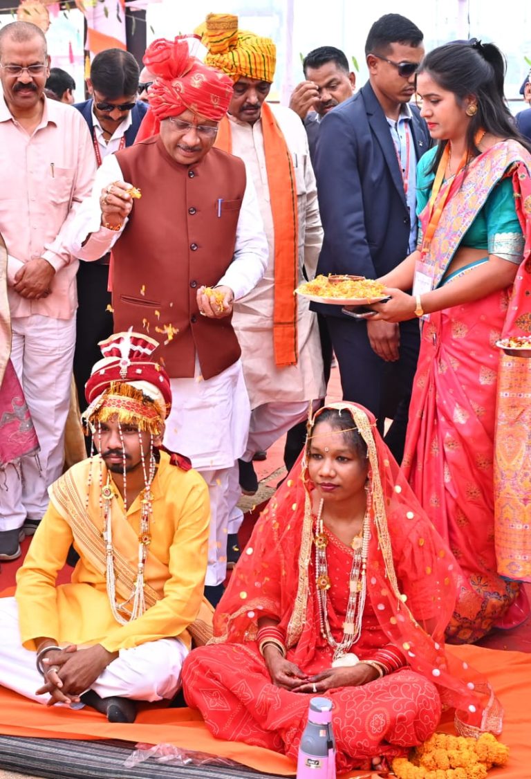 मुख्यमंत्री विष्णु देव साय के सान्निध्य में 6,412 जोड़ों का विवाह हुआ संपन्न