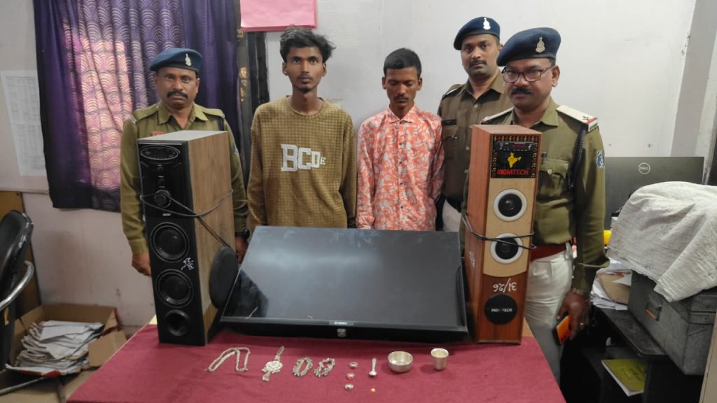 घरों में चोरी करने वाले 3 आरोपी गिरफ्तार