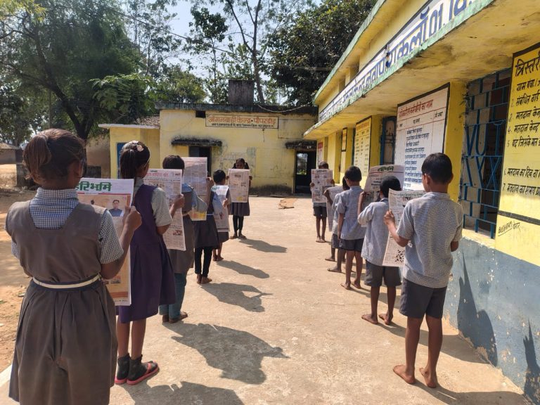 प्रार्थना सभा में गूंजेंगी अखबार की सुर्खियां, विद्यार्थियों की दिनचर्या में शामिल हुआ अखबार वाचन