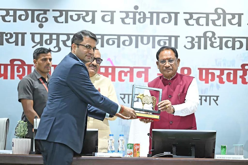 मुख्यमंत्री ने राष्ट्रीय दायित्व को पूरी गंभीरता, सटीकता और संवेदनशीलता के साथ निभाने का किया आह्वान