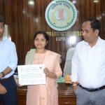 प्रोजेक्ट दधीचि से जुड़कर पशु चिकित्सक ने लिया अंगदान का संकल्प, कलेक्टर ने किया सम्मानित