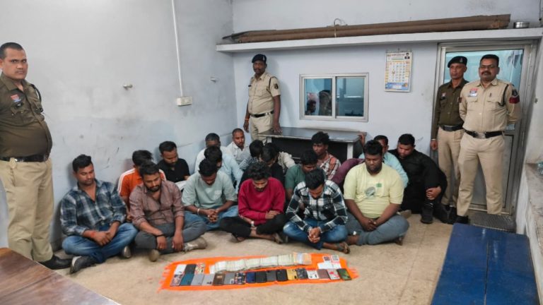 पुलिस ने जुआरियों के खिलाफ की बड़ी कार्यवाही, डेढ़ दर्जन से अधिक जुआरियों को किया गिरफ्तार