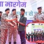 46 लाख रुपये के इनामी 12 नक्सलियों ने किया आत्मसमर्पण, नक्सलियों में 8 महिलाएं भी थी शामिल