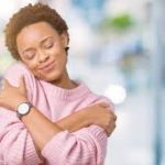 खुश रहने का सबसे आसान तरीका: अपनी देखभाल करें