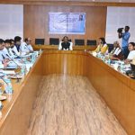 केवल नगर निगम अथवा पंजीकृत संस्थाओं के माध्यम से ही कराया जाए सीवरेज सफाई का कार्य : मुख्यमंत्री