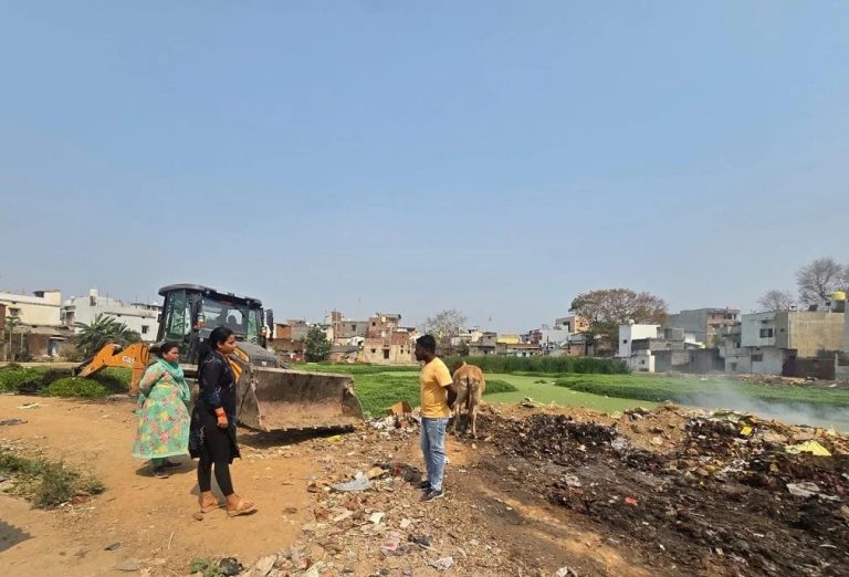 अवैध प्लाटिंग पर प्रशासन सख्त, मशीनें-वाहन जब्त