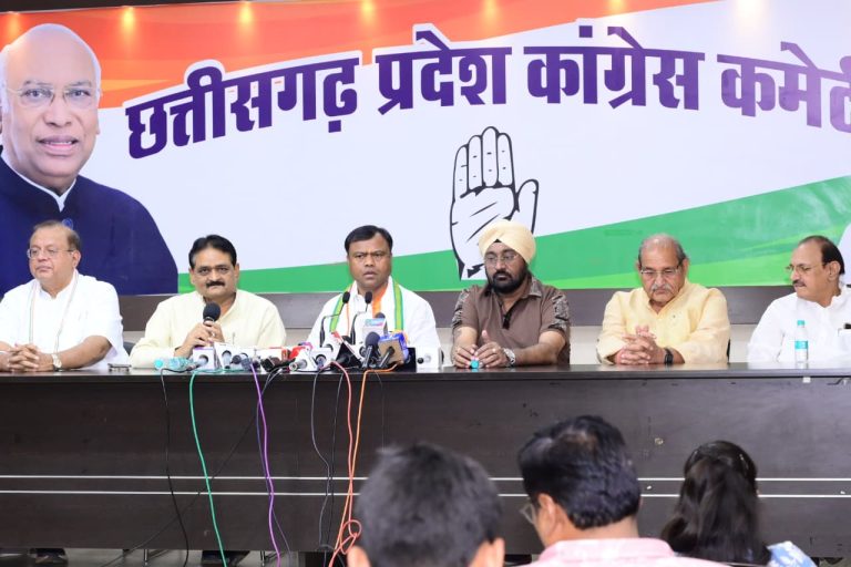 सरकार गैस नहीं दे पा रही अब केवाईसी का बहाना बनाया जा रहा : दीपक बैज