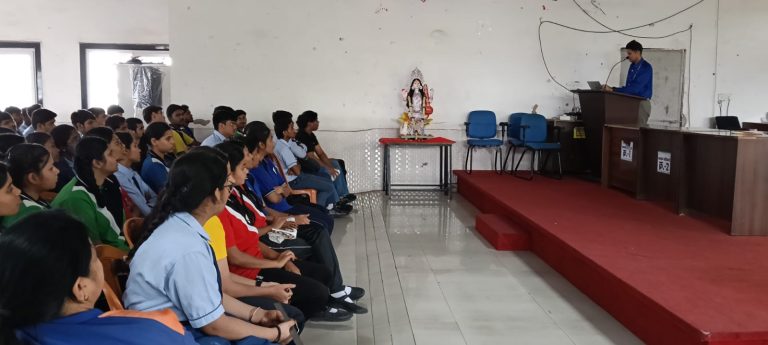 वित्तीय साक्षरता सप्ताह: शहीद स्मारक हाई स्कूल में जागरूकता कार्यक्रम आयोजित