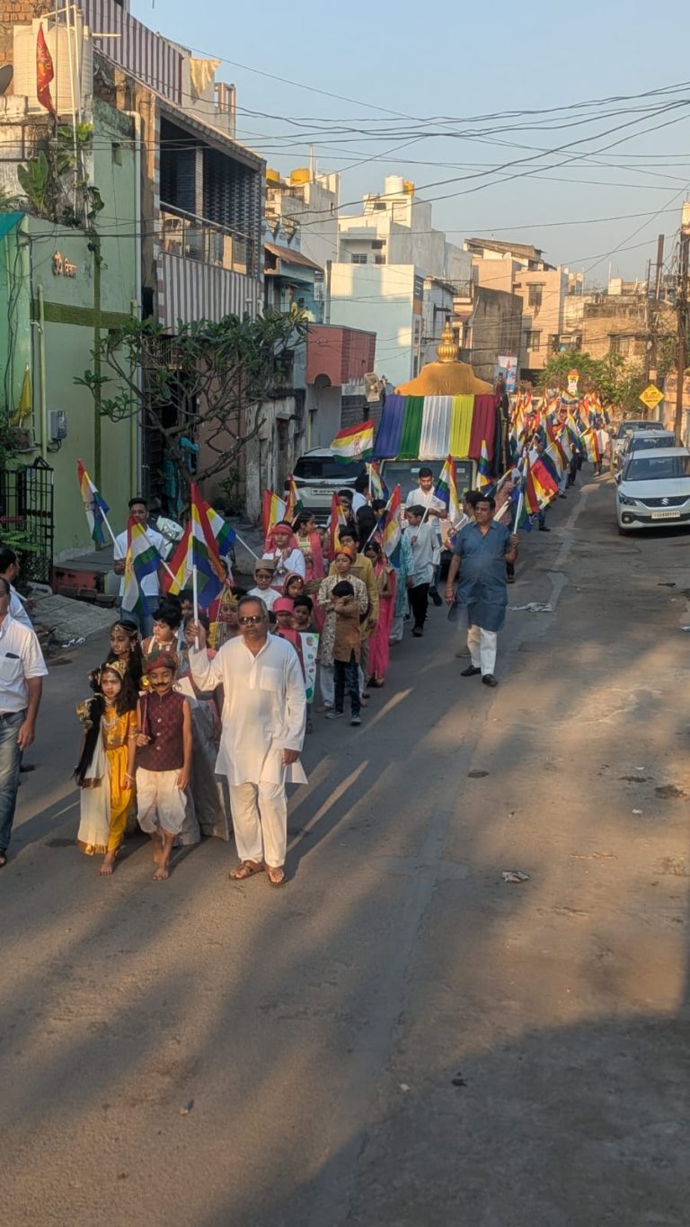 फाफाडीह में प्रभात फेरी निकाल जन-जन तक पहुंचाया भगवान महावीर का संदेश