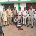 बलौदाबाजार की संयुक्त टीम ने 10 हजार रुपए से अधिक का देशी मदिरा किया जब्त