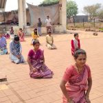 डीएड अभ्यर्थियों का दण्डवत प्रणाम करते विधानसभा घेराव