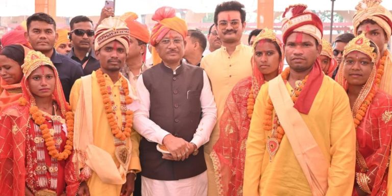 बेटियों के सम्मान का संकल्प: 240 नवविवाहित जोड़ों को मुख्यमंत्री ने दिया सुखद दांपत्य जीवन का आशीर्वाद