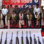 छ:ग:-ओडिशा बॉर्डर में सक्रिय सक्रिय 11 नक्सलियों ने किया सरेंडर