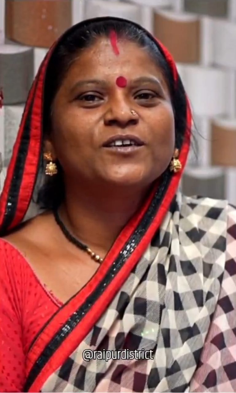 महतारी वंदन योजना बनी सहारा, सरस्वती कंडरा ने टोकनी-सुपा बनाकर शुरू किया छोटा व्यवसाय