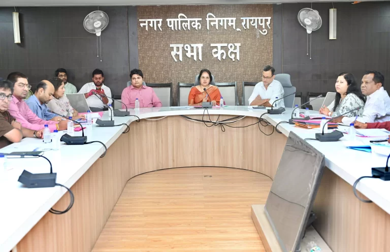 जलापूर्ति की तैयारियों को लेकर आवश्यक बैठक, महापौर मीनल ने सभी जोन कमिश्नर को दिए निर्देश