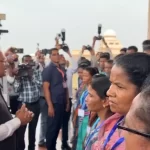 मुख्यमंत्री विष्णुदेव साय से 140 सरेंडर नक्सलियों ने की मुलाकात