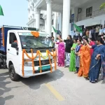 शहर की सफाई के लिए महापौर मीनल चौबे ने 11 ई-कचरा गाड़ियों को दिखाई हरी झंडी