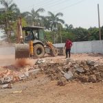 अवैध प्लाटिंग पर निर्मित की गयी मुरूम रोड को काटकर तत्काल लगायी कारगर रोक