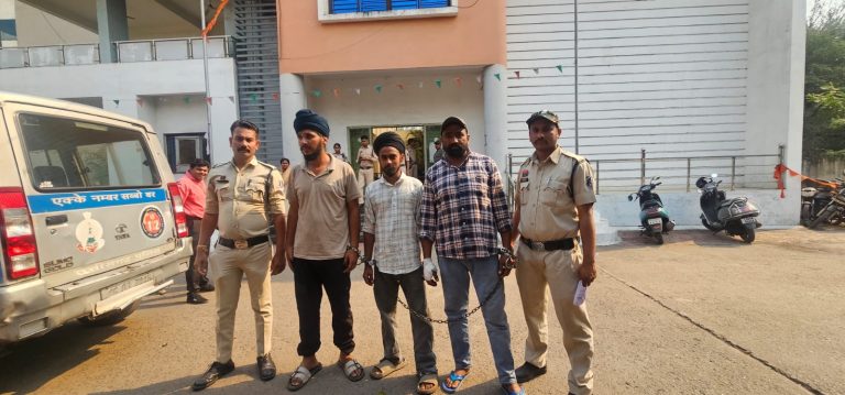 शासकीय कार्य में बाधा डालने वाले 03 व्यक्तियों पर अपराध दर्ज