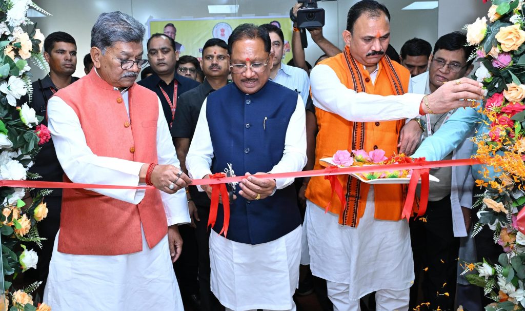 मुख्यमंत्री विष्णुदेव साय ने विधानसभा परिसर में तीन दिवसीय स्वास्थ्य शिविर का किया शुभारंभ