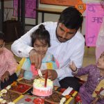 बच्चों के चेहरों पर मुस्कान, कर्मचारियों का जन्मदिन बना यादगार : “प्रोजेक्ट आओ बाँटें खुशियाँ” के तहत देवांश तिवारी ने बच्चों संग साझा की खुशियाँ