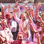 मुख्यमंत्री निवास में होली के रंगों की बौछार: मुख्यमंत्री विष्णु देव साय ने अधिकारियों-कर्मचारियों संग खेली होली