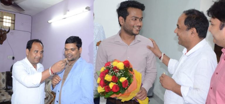 यूपीएससी में चयनित रौनक अग्रवाल और संजय डहरिया को कलेक्टर डॉ. गौरव सिंह ने दी बधाई