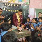 कर्मचारियों का जन्मदिन बना यादगार – “प्रोजेक्ट आओ बाँटें खुशियाँ” के तहत शासकीय कर्मचारी ने बच्चों संग बांटी खुशियां