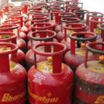 गैस की किल्लत के बीच कालाबाजारी पर एक्शन, 55 सिलेंडर जब्त