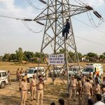 12 साल से जमीन मुक्त कराने की मांग, हाईटेंशन खंभे पर चढ़ा ग्रामीण; प्रशासन मौके पर