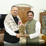 विधानसभा अध्यक्ष डॉ. रमन सिंह से मध्यप्रदेश के डिप्टी सीएम राजेन्द्र शुक्ल ने की सौजन्य भेंट