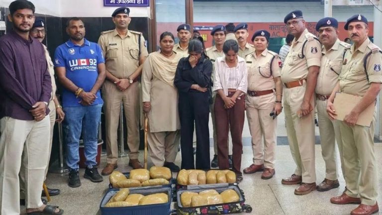 ड्रग्स खुलासा : वंदे भारत से सूटकेस में 24 किलो गांजा लाती दो युवतियां गिरफ्तार