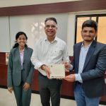 समाज कल्याण सचिव भुवनेश यादव से मिले युवा इनोवेटर रवि किरण