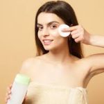 बेस्ट मेकअप रिमूवर कौन सा? माइसेलर वॉटर, वेट वाइप्स और क्लींजिंग मिल्क की पूरी तुलना