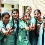 सीबीएसई 10वीं में लड़कियों ने मारी बाजी, 93.70 फीसदी बच्चे पास