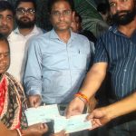 सड़क दुर्घटना में मृतकों के परिजनों को दी गई राहत राशि